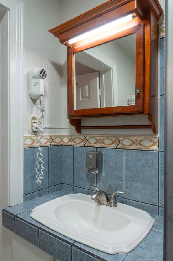 Prado Inn & Suites Сан Хосе Екстериор снимка