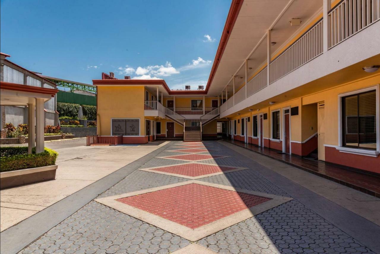 Prado Inn & Suites Сан Хосе Екстериор снимка