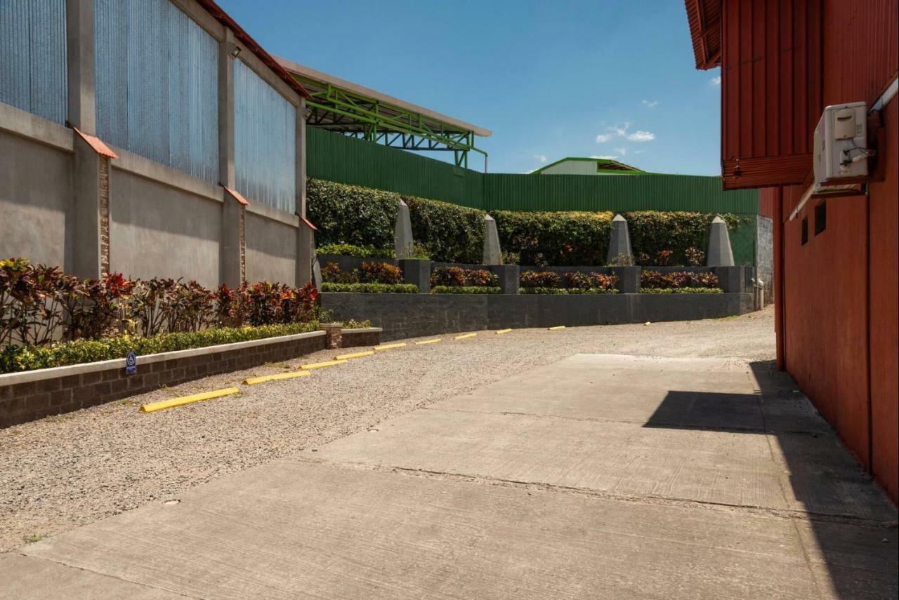 Prado Inn & Suites Сан Хосе Екстериор снимка